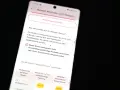 Smartphone-Display zeigt eine App zur Einlösung von Privatrezepten mit Informationen zum Rezept-Bonus.