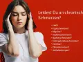 Junge Frau mit Kopfschmerzen, fragt nach CMD, Migräne, Rückenschmerzen. Physiotherapie kann helfen, oft von der Krankenkasse übernommen.