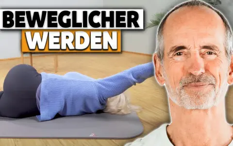Mann lächelt, Frau liegt auf Matte in Übungsposition. Text "Beweglicher werden".