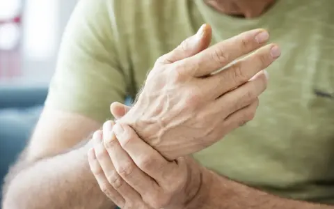 Eingeklemmter Nerv: Symptome erkennen & was jetzt hilft